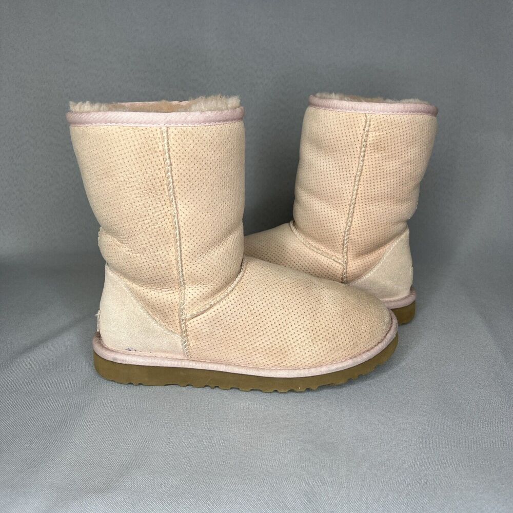 Womens UGG Boots Light Pink Tan Classic Short Perforated Suede Wool Boho Sz 6 - Picture 2 of 16